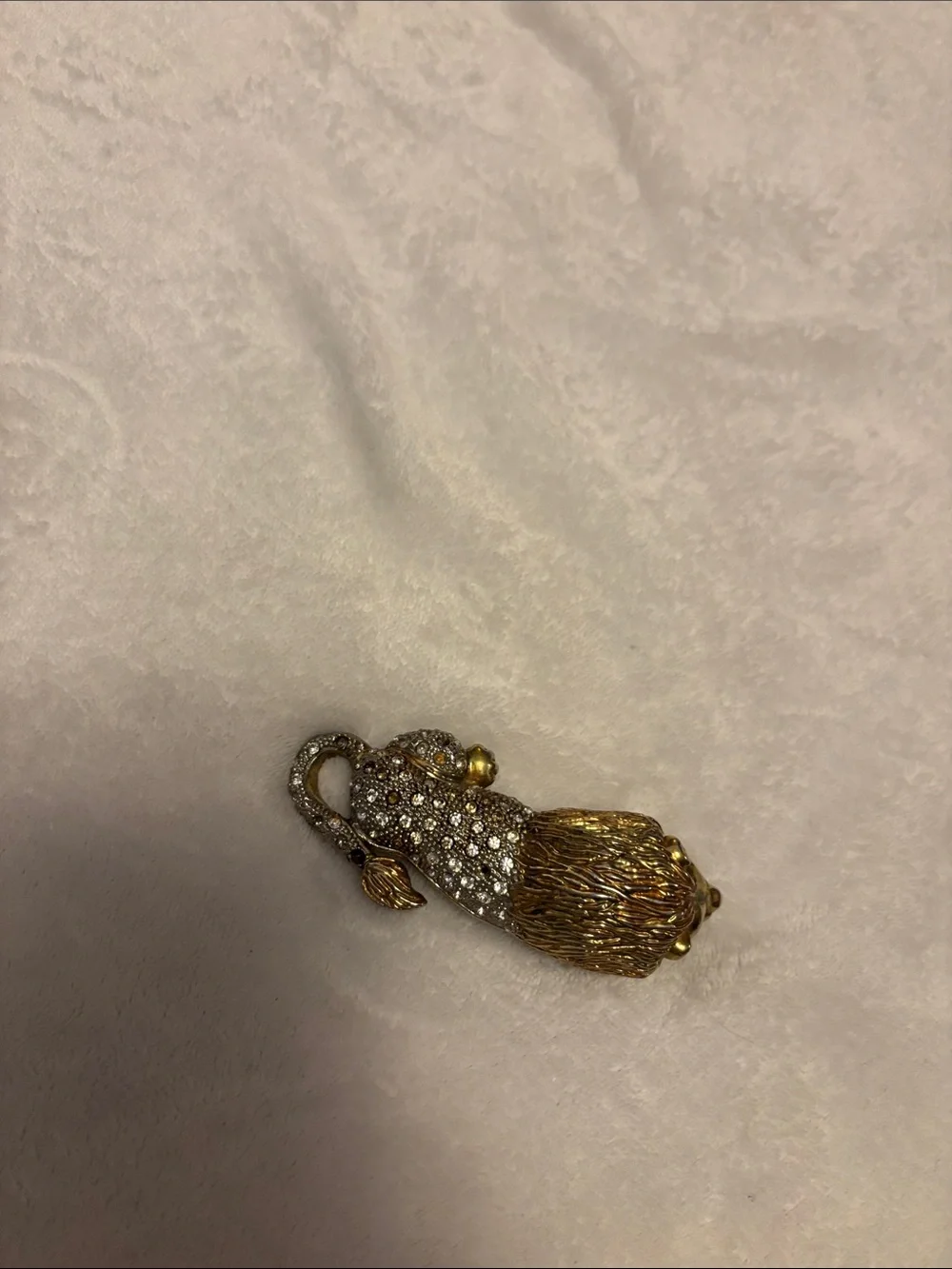 vintage Gold-Tone Lion Brooch Pin with diamonds Elegant Animal Statement Jewelry